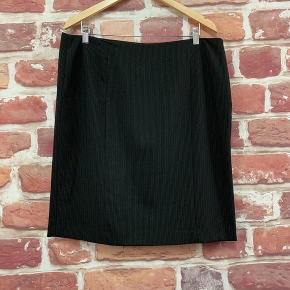 Evan Picone Skirt Women's Size 16 Petite Black Striped Office Work Career Zip Up - Picture 6 of 8